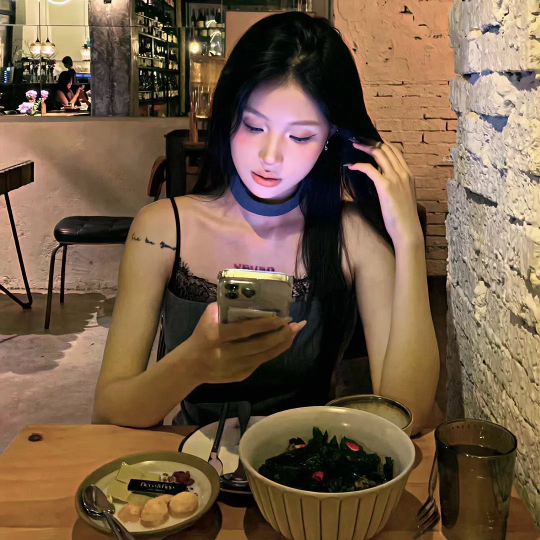 发明接吻的女孩